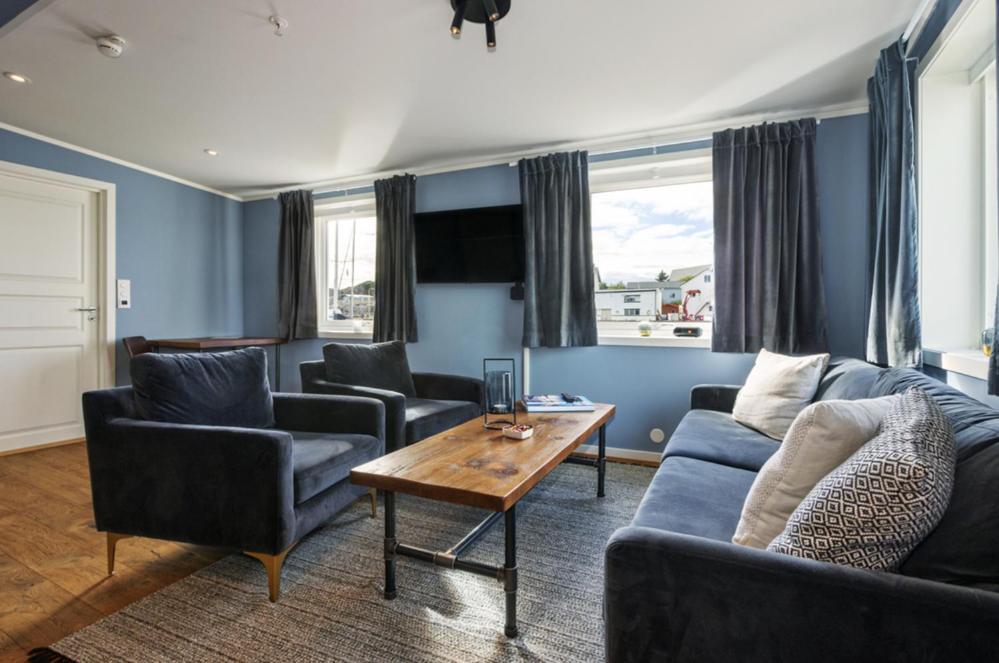 Tobiasbrygga Aparthotel Henningsvaer Exterior photo