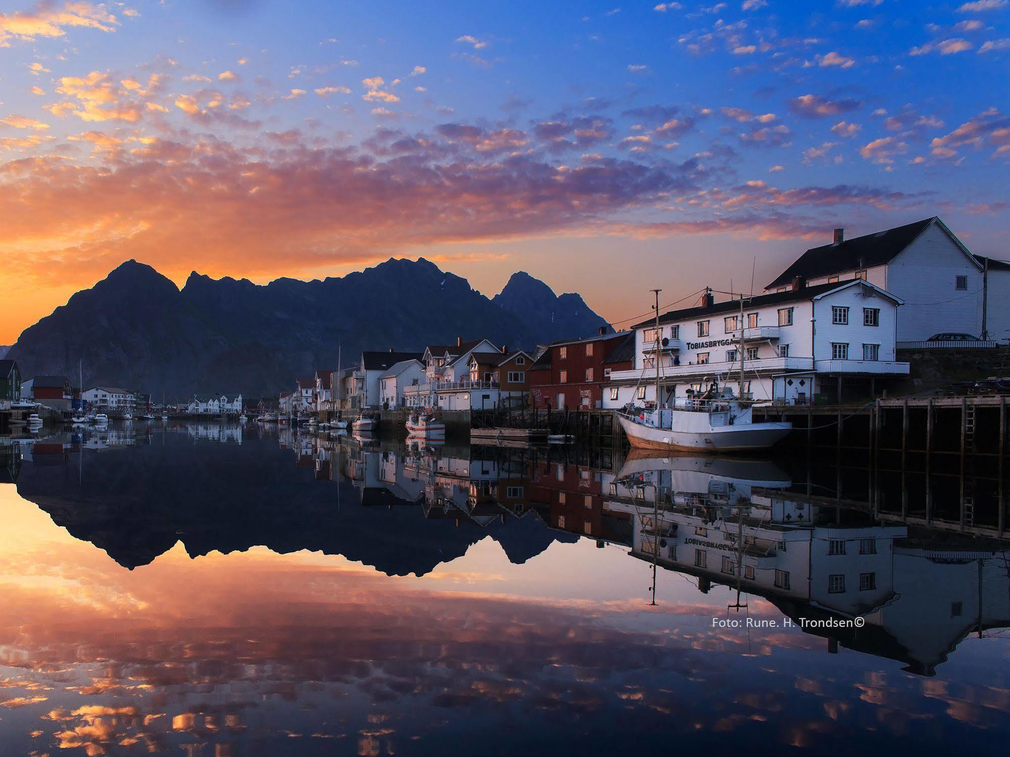 Tobiasbrygga Aparthotel Henningsvaer Exterior photo