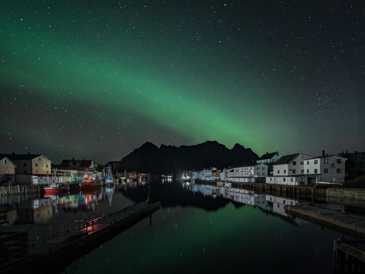 Tobiasbrygga Aparthotel Henningsvaer Exterior photo